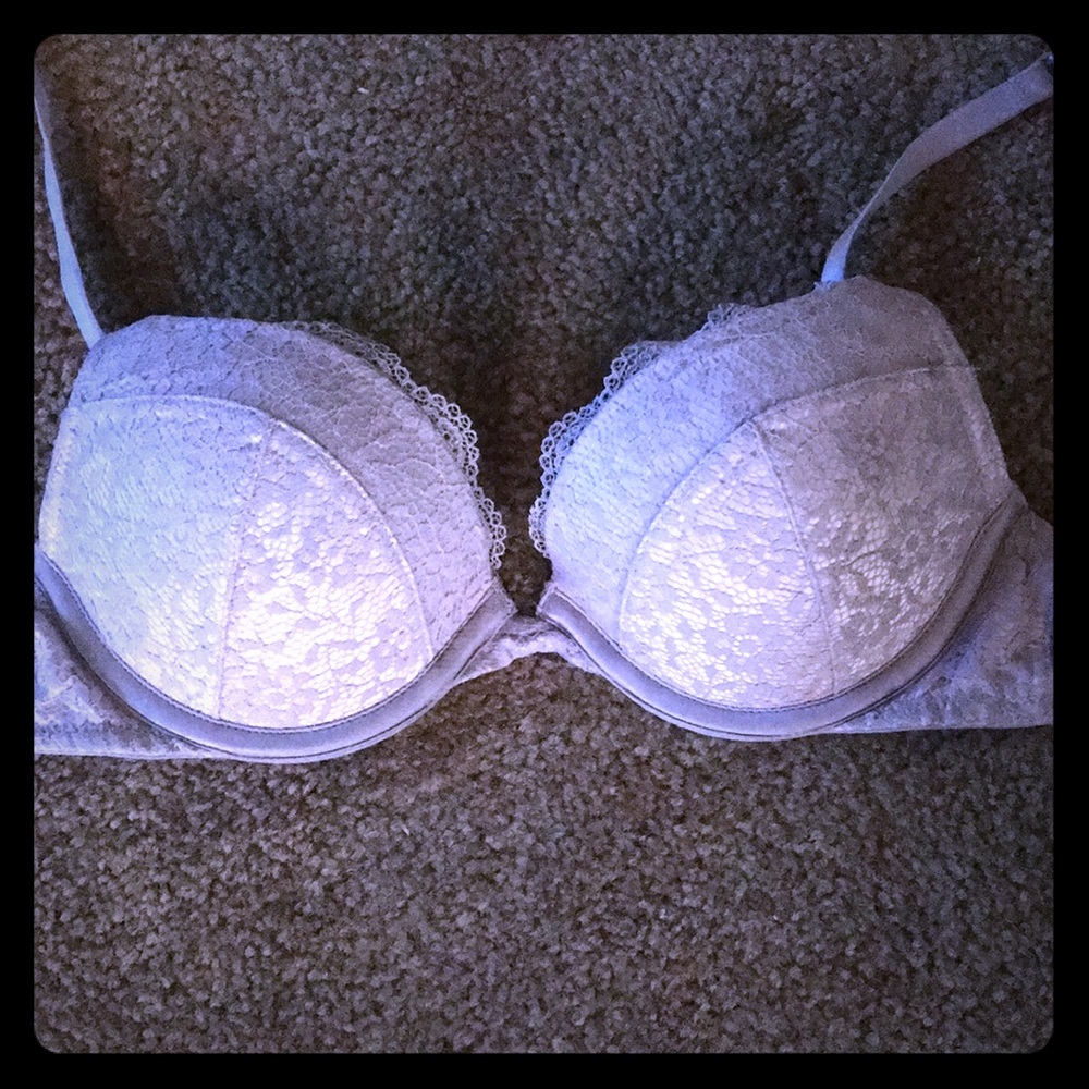 Victoria’s Secret white bra size 32B